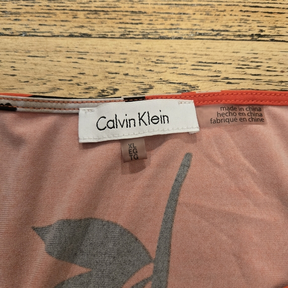 Chico's Red Floral Geometric Women's Top - Picture 4 of 9